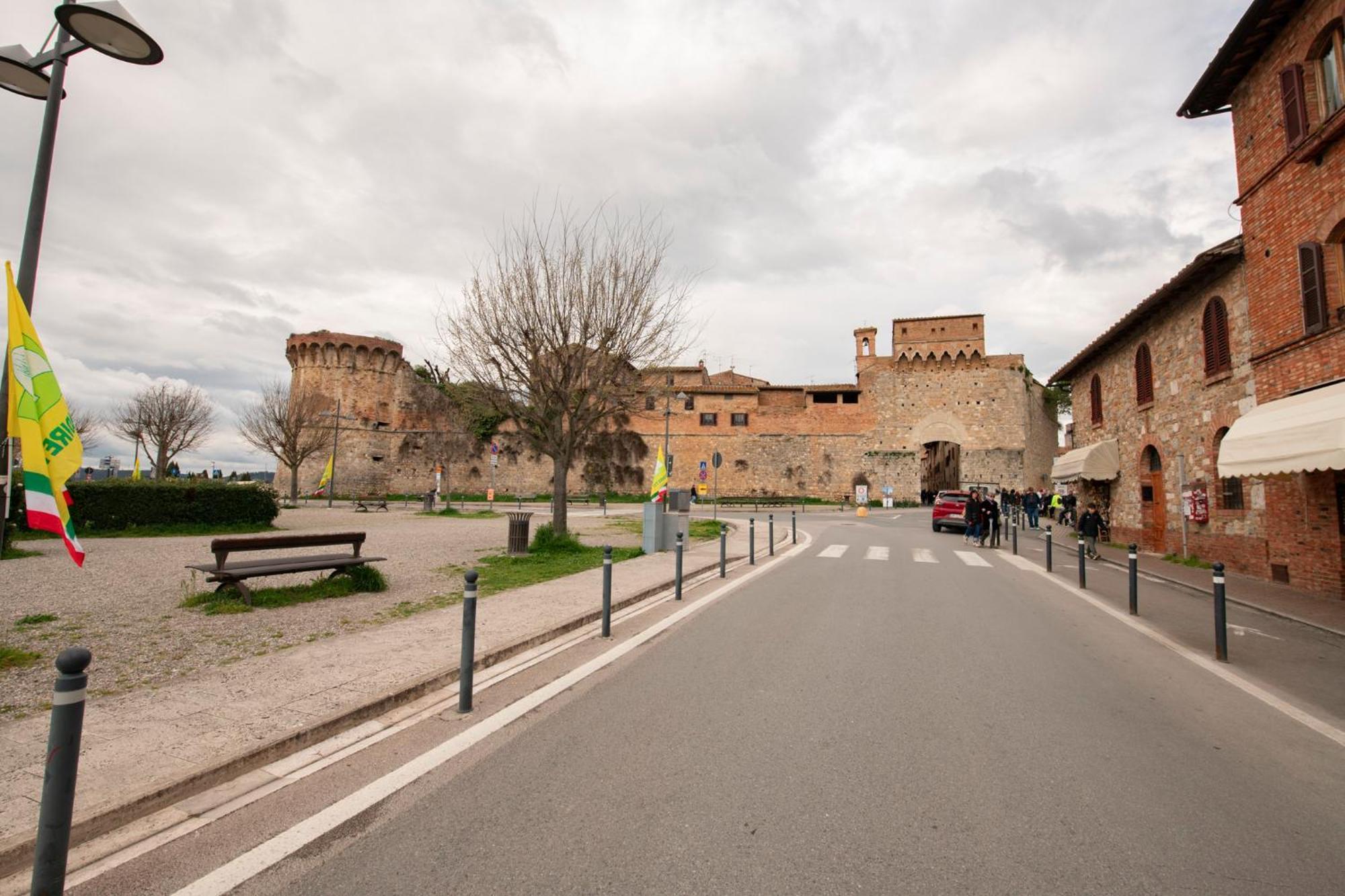 Bellavista Free Parking City Center San Gimignano Exterior foto