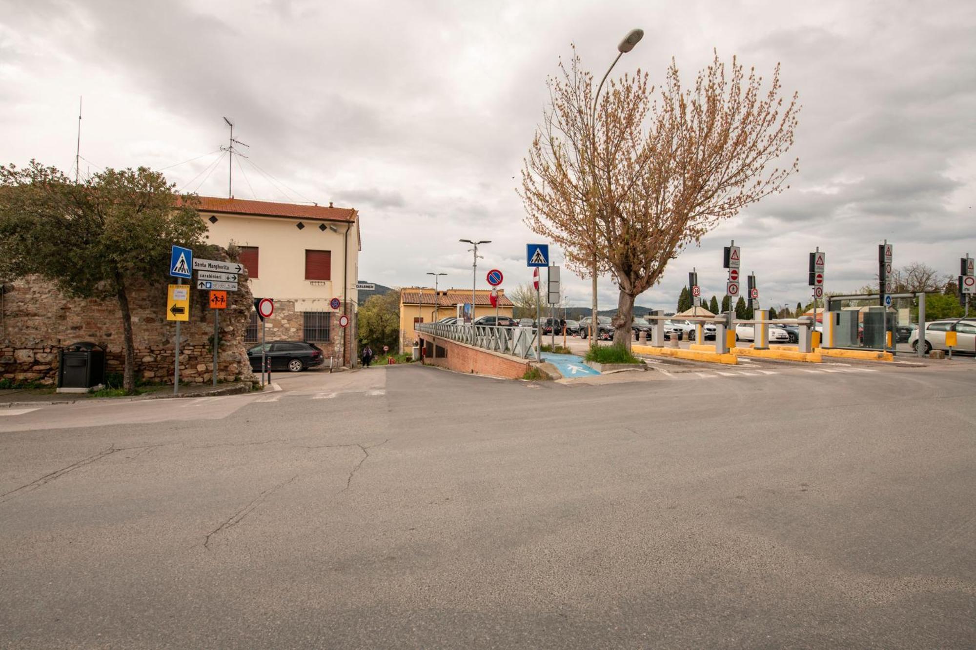 Bellavista Free Parking City Center San Gimignano Exterior foto